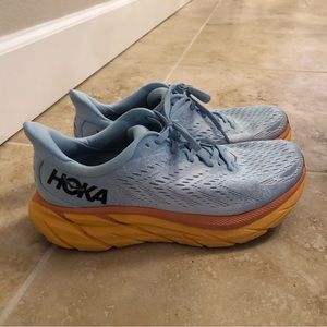 Hoka size 9d Clifton 8